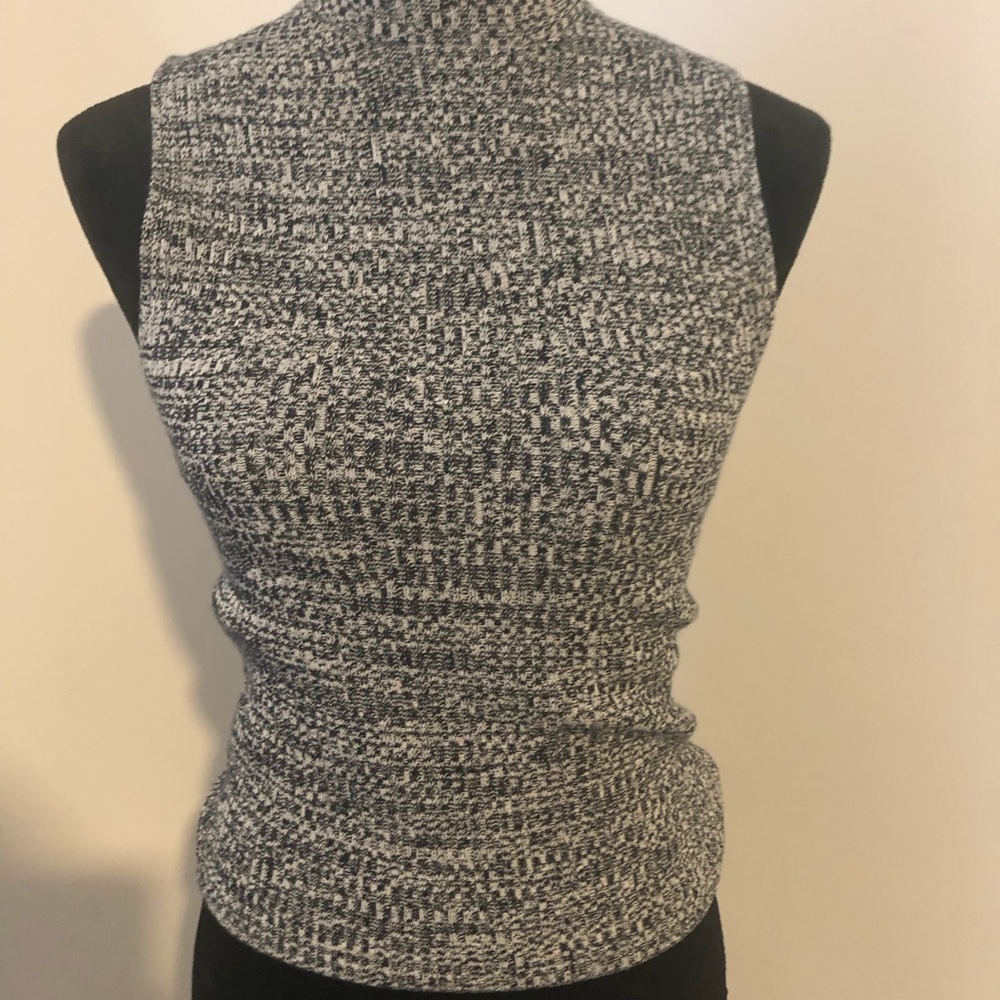 NWT Theory mock neck stretch sleeveless top/sweater S